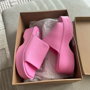 Steve Madden pink slinky size 7